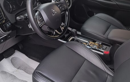 Mitsubishi Outlander III рестайлинг 3, 2019 год, 3 350 000 рублей, 3 фотография