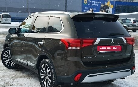 Mitsubishi Outlander III рестайлинг 3, 2019 год, 3 350 000 рублей, 5 фотография