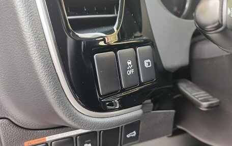 Mitsubishi Outlander III рестайлинг 3, 2019 год, 3 350 000 рублей, 11 фотография
