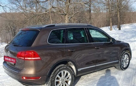 Volkswagen Touareg III, 2011 год, 1 930 000 рублей, 2 фотография