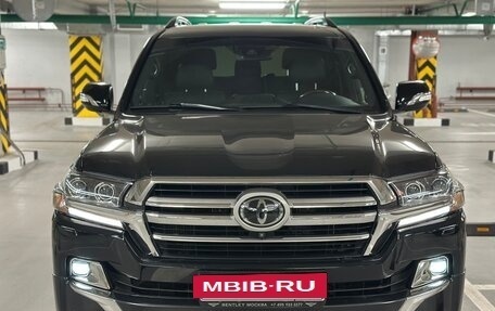 Toyota Land Cruiser 200, 2018 год, 8 800 000 рублей, 2 фотография