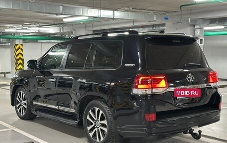 Toyota Land Cruiser 200, 2018 год, 8 800 000 рублей, 9 фотография