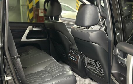 Toyota Land Cruiser 200, 2018 год, 8 800 000 рублей, 25 фотография