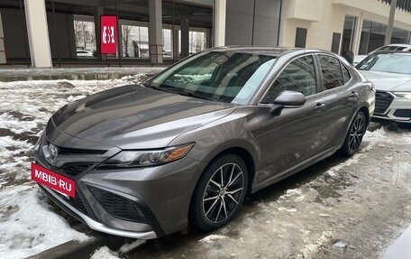 Toyota Camry, 2021 год, 3 200 000 рублей, 2 фотография