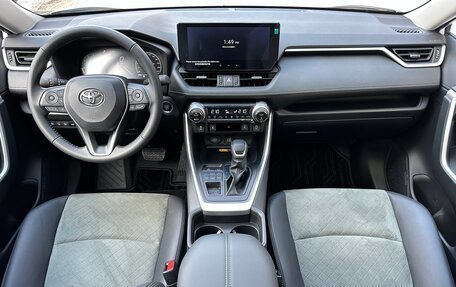 Toyota RAV4, 2024 год, 4 090 000 рублей, 10 фотография