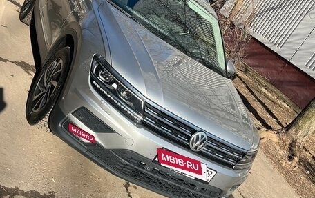 Volkswagen Tiguan II, 2018 год, 2 400 000 рублей, 2 фотография