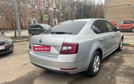 Skoda Octavia, 2017 год, 1 990 000 рублей, 2 фотография