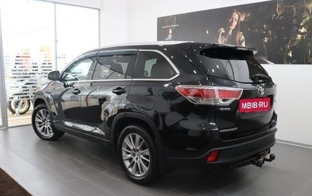 Toyota Highlander, 2020 год, 2 990 000 рублей, 9 фотография