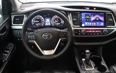 Toyota Highlander, 2020 год, 2 990 000 рублей, 19 фотография