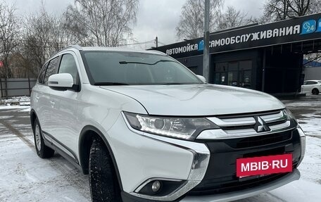 Mitsubishi Outlander III рестайлинг 3, 2016 год, 1 760 000 рублей, 3 фотография