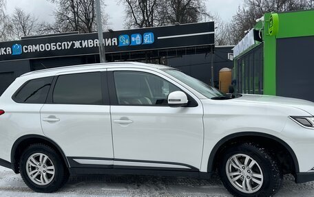 Mitsubishi Outlander III рестайлинг 3, 2016 год, 1 760 000 рублей, 4 фотография