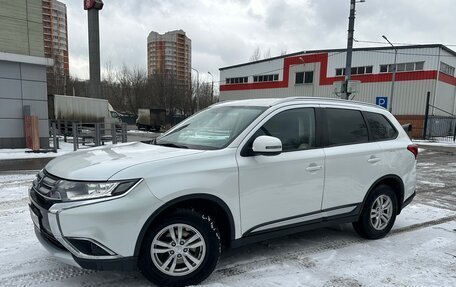 Mitsubishi Outlander III рестайлинг 3, 2016 год, 1 760 000 рублей, 12 фотография