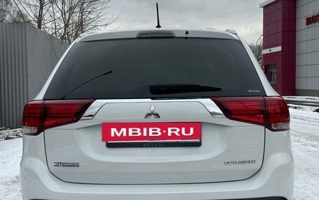 Mitsubishi Outlander III рестайлинг 3, 2016 год, 1 760 000 рублей, 7 фотография