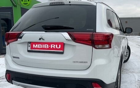 Mitsubishi Outlander III рестайлинг 3, 2016 год, 1 760 000 рублей, 6 фотография