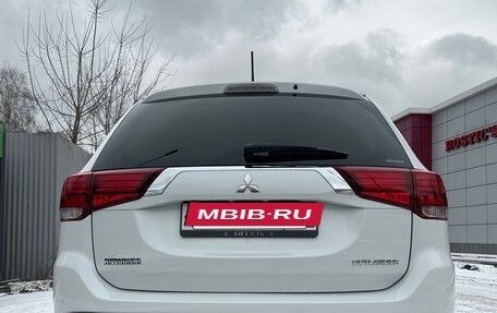 Mitsubishi Outlander III рестайлинг 3, 2016 год, 1 760 000 рублей, 8 фотография