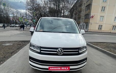 Volkswagen Multivan T6 рестайлинг, 2019 год, 5 000 000 рублей, 1 фотография