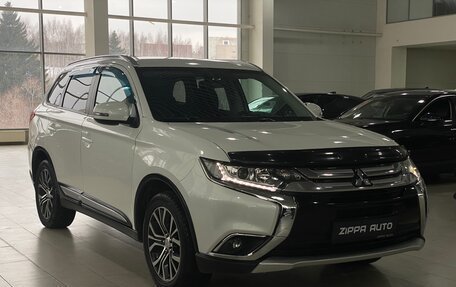 Mitsubishi Outlander III рестайлинг 3, 2018 год, 2 049 000 рублей, 2 фотография