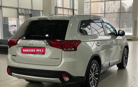 Mitsubishi Outlander III рестайлинг 3, 2018 год, 2 049 000 рублей, 6 фотография