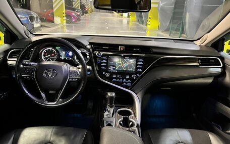 Toyota Camry, 2018 год, 3 330 000 рублей, 9 фотография