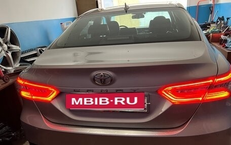 Toyota Camry, 2018 год, 2 600 000 рублей, 4 фотография