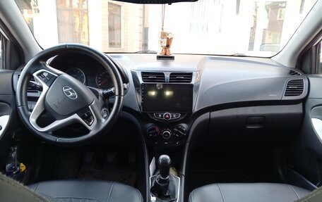 Hyundai Solaris II рестайлинг, 2013 год, 950 000 рублей, 5 фотография