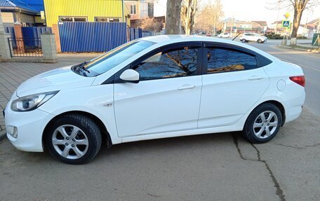 Hyundai Solaris II рестайлинг, 2013 год, 950 000 рублей, 3 фотография