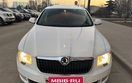 Skoda Superb III рестайлинг, 2011 год, 1 050 000 рублей, 1 фотография