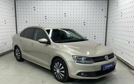 Volkswagen Jetta VI, 2013 год, 900 000 рублей, 2 фотография