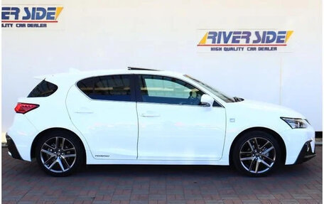 Lexus CT I рестайлинг, 2022 год, 4 225 000 рублей, 2 фотография