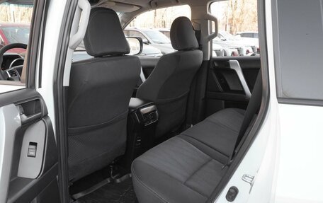 Toyota Land Cruiser Prado 150 рестайлинг 2, 2013 год, 3 099 000 рублей, 11 фотография