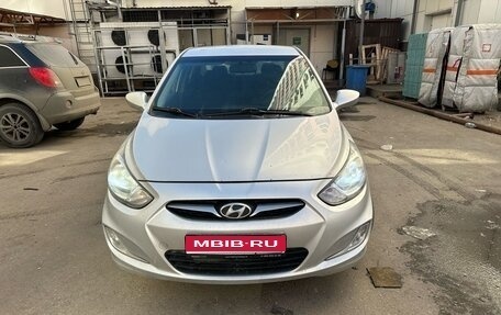 Hyundai Solaris II рестайлинг, 2011 год, 640 000 рублей, 1 фотография