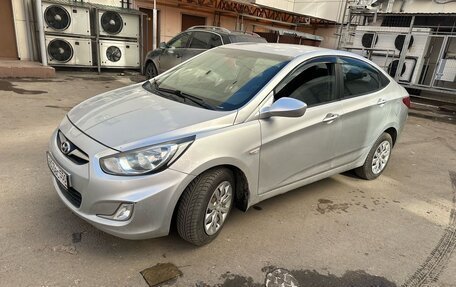 Hyundai Solaris II рестайлинг, 2011 год, 640 000 рублей, 2 фотография