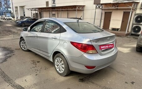 Hyundai Solaris II рестайлинг, 2011 год, 640 000 рублей, 3 фотография