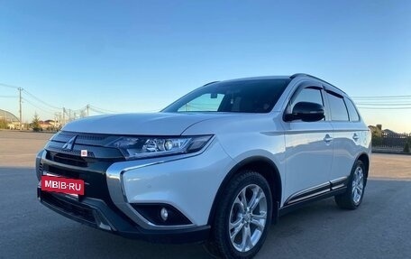 Mitsubishi Outlander III рестайлинг 3, 2021 год, 2 650 000 рублей, 6 фотография