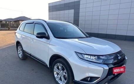 Mitsubishi Outlander III рестайлинг 3, 2021 год, 2 650 000 рублей, 5 фотография