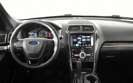 Ford Explorer VI, 2017 год, 2 950 000 рублей, 9 фотография