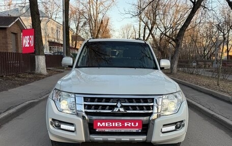 Mitsubishi Pajero IV, 2015 год, 2 330 000 рублей, 2 фотография