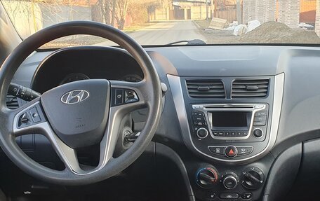 Hyundai Solaris II рестайлинг, 2015 год, 1 070 000 рублей, 5 фотография