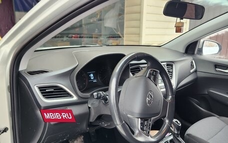 Hyundai Solaris II рестайлинг, 2018 год, 1 300 000 рублей, 7 фотография