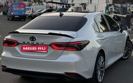 Toyota Camry, 2021 год, 3 400 000 рублей, 4 фотография