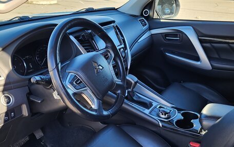 Mitsubishi Pajero Sport III рестайлинг, 2019 год, 4 600 000 рублей, 11 фотография