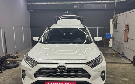 Toyota RAV4, 2021 год, 3 700 000 рублей, 3 фотография