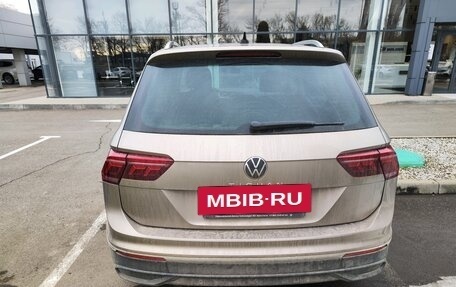 Volkswagen Tiguan II, 2021 год, 2 900 000 рублей, 3 фотография