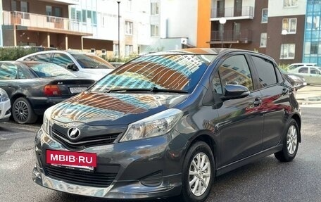 Toyota Vitz, 2012 год, 650 000 рублей, 2 фотография