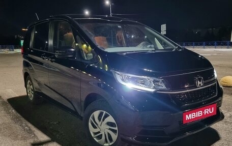 Honda Freed II, 2021 год, 1 600 000 рублей, 2 фотография