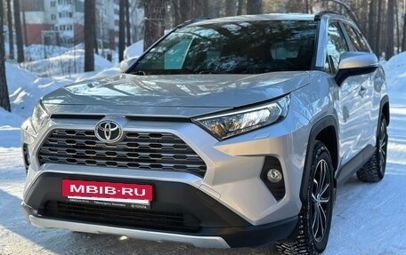 Toyota RAV4, 2019 год, 2 700 000 рублей, 3 фотография