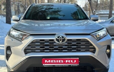 Toyota RAV4, 2019 год, 2 700 000 рублей, 4 фотография