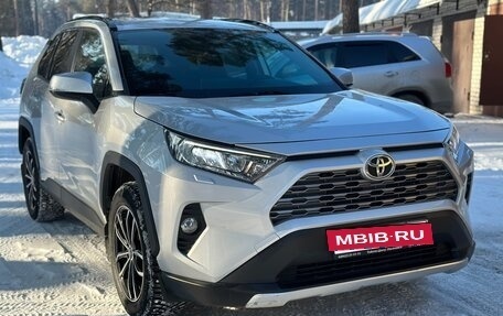 Toyota RAV4, 2019 год, 2 700 000 рублей, 5 фотография