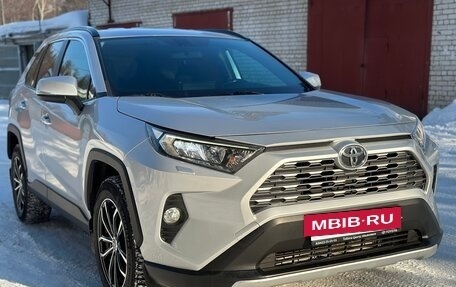 Toyota RAV4, 2019 год, 2 700 000 рублей, 9 фотография