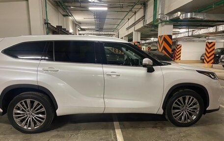 Toyota Highlander, 2023 год, 6 995 000 рублей, 10 фотография